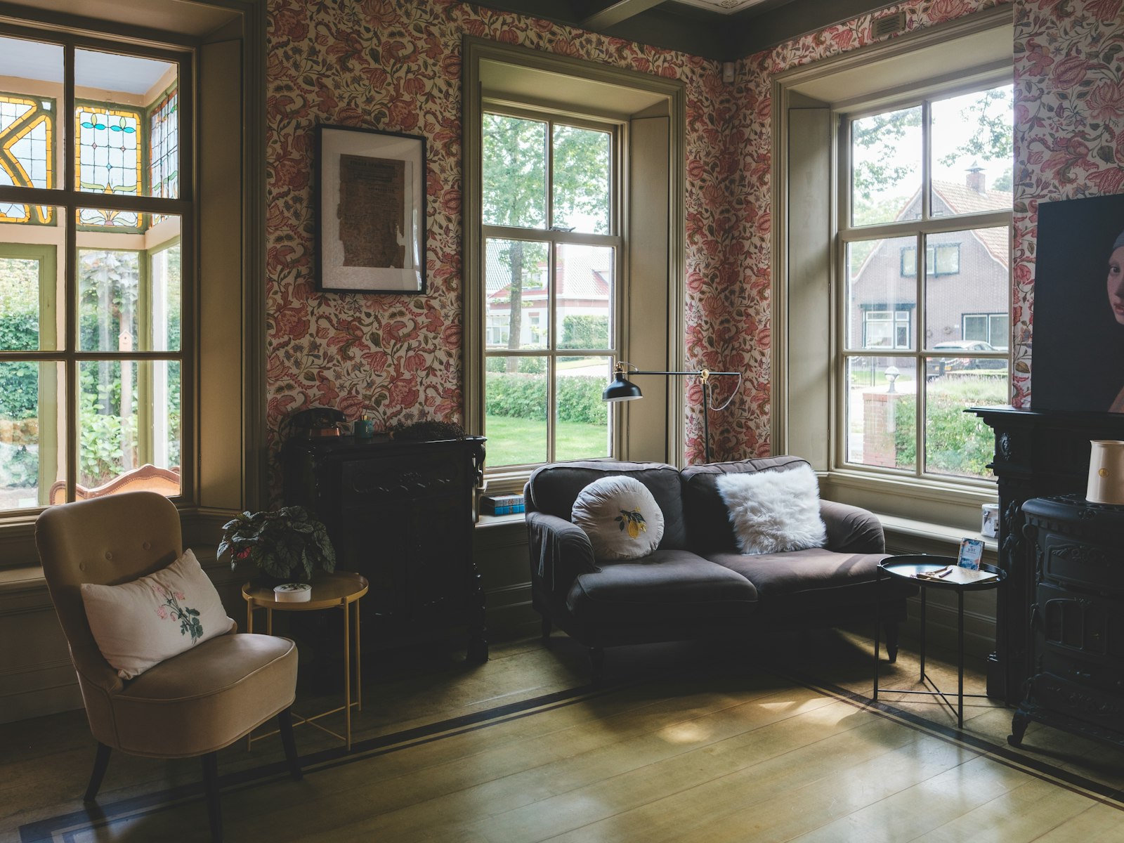 Altbauwohnzimmer mit neuem Eichenparkett und Stuckdecke